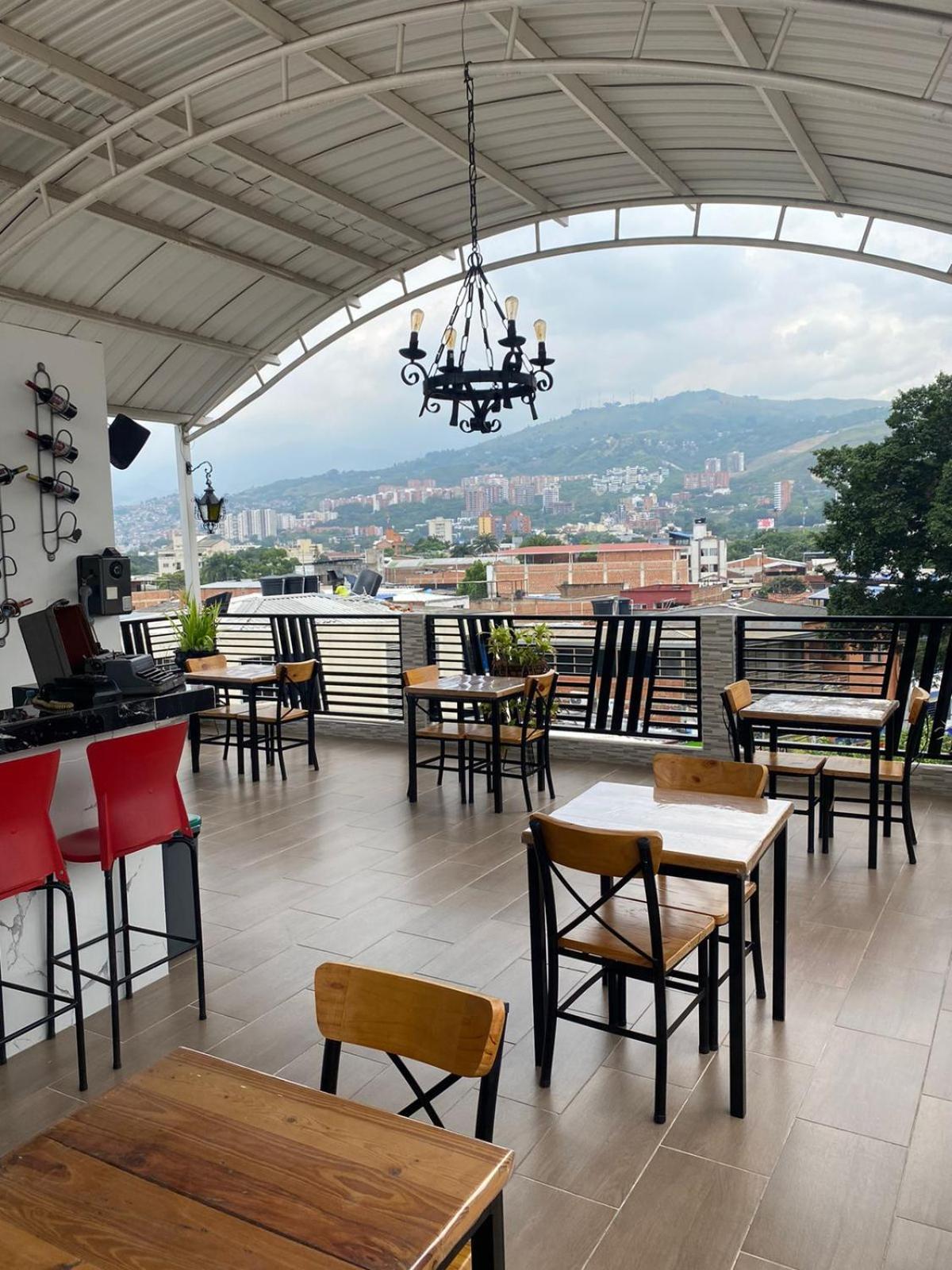 Hotel Alameda Plaza Cali Bagian luar foto